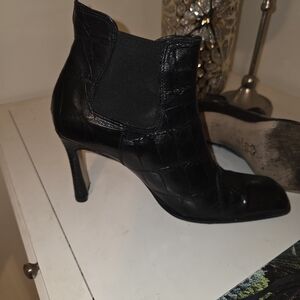 Authentic Italian Mauri Ladies Black Crocodile Ankle Boots. Nice! Size 9.5.